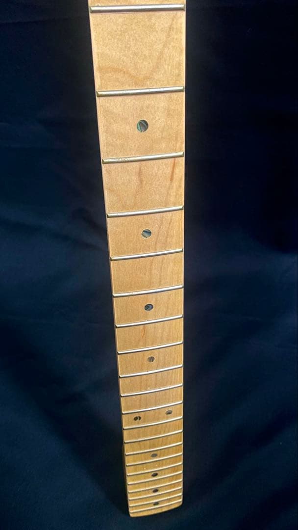 新品　ストラトキャスター エレキギター用ネック カナダ産１ピースフレイムメイプル