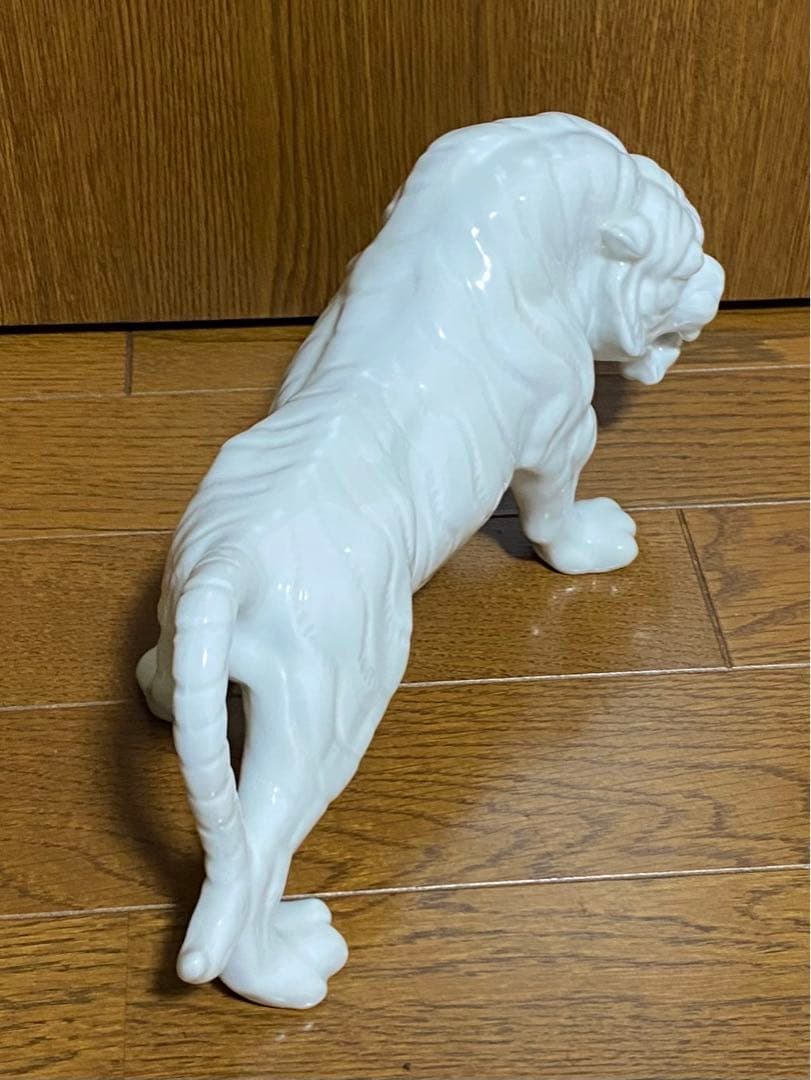 骨董品 陶器 虎 トラ 寅 タイガー 置物 磁器 干支 縁起物 工芸 白陶器