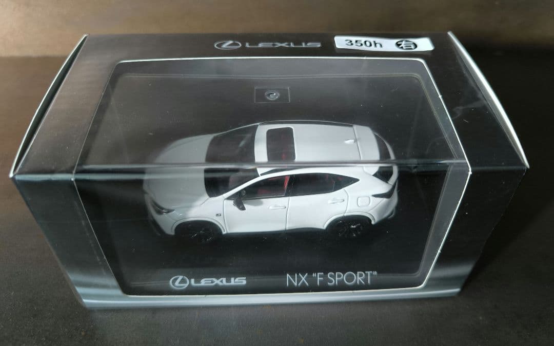 LEXUS NX F SPORT ミニカー 1/43 ホワイト