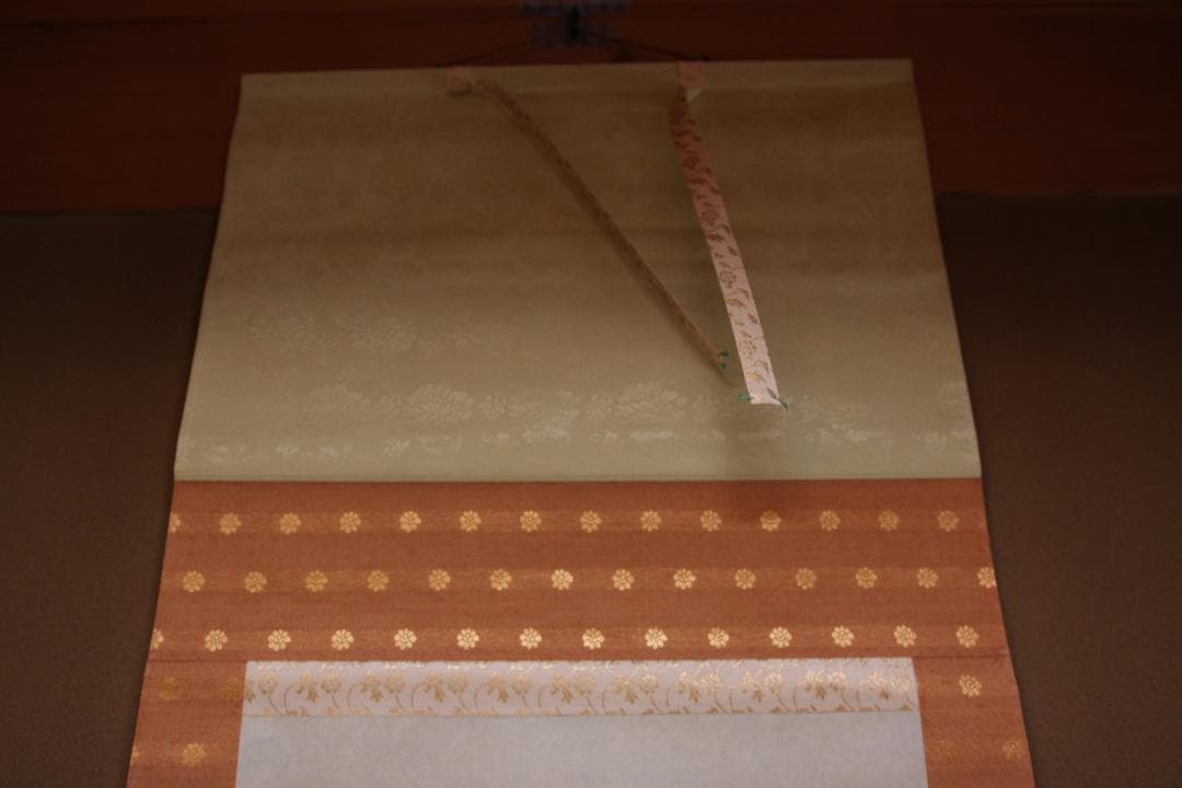 共箱（裏書あり）付き 彩色山水の図 在銘：春光 山水画 掛軸