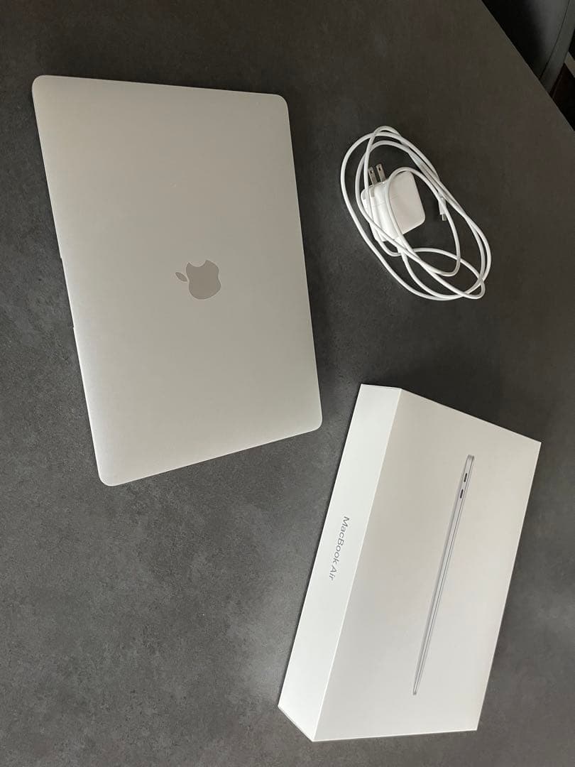 Apple MacBook Air 本体 充電器付き 箱付き