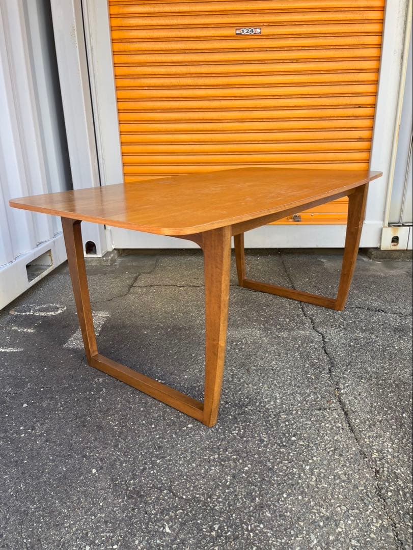 東京インテリア　木目調 長方形ダイニングテーブル 中型