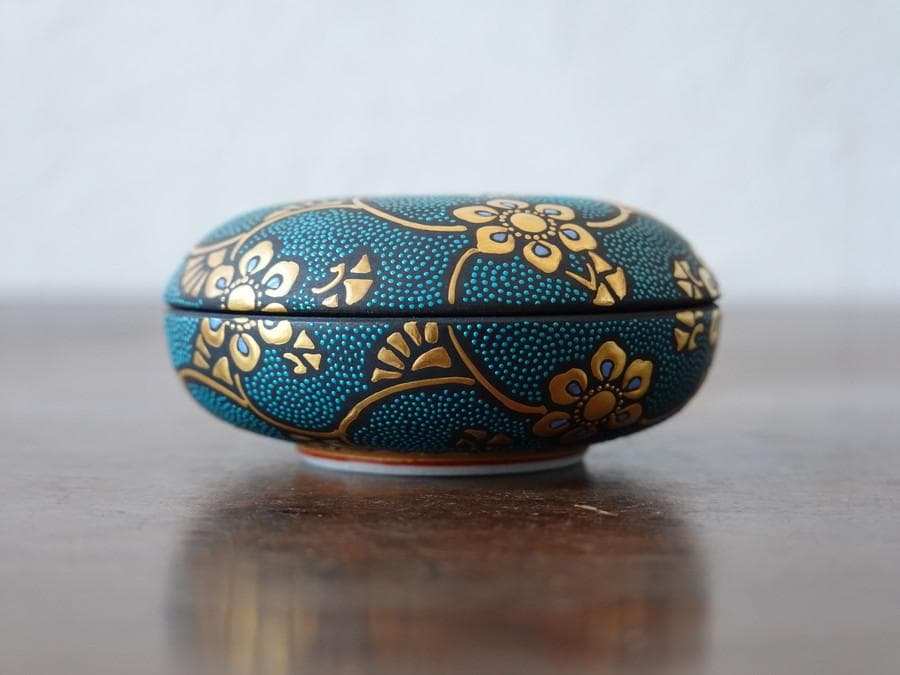 九谷焼　仲田錦玉　渦打　青粒　金彩　唐草文　香合　共箱　内面細字　茶道具