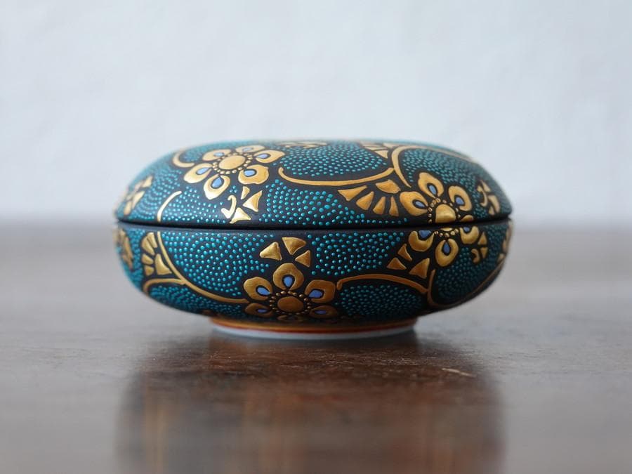 九谷焼　仲田錦玉　渦打　青粒　金彩　唐草文　香合　共箱　内面細字　茶道具