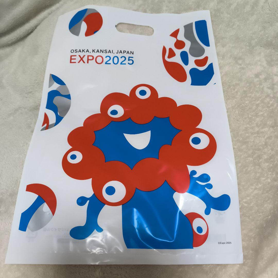 M ミャクミャク　這い型　黒　ぬいぐるみ タグ付き　万博　おまけ