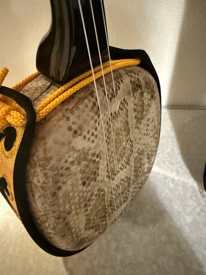 ま*✳様 三線（蛇皮／沖縄購入品）ケース付き さんしん