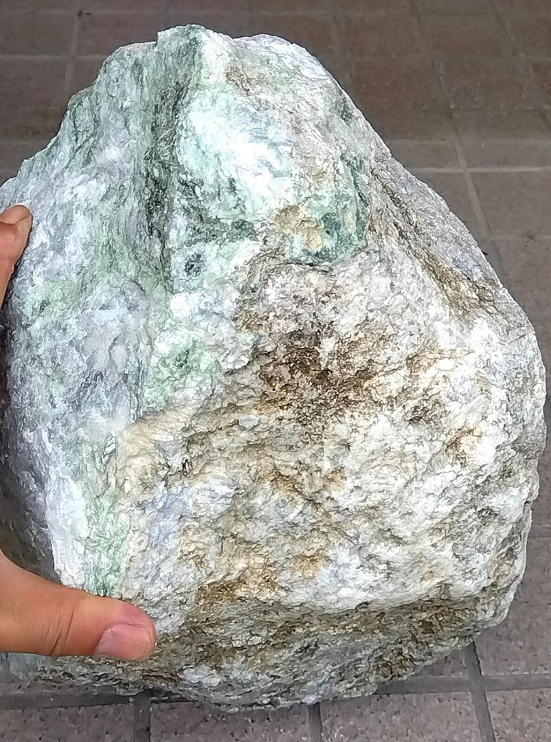 ☆翡翠原石☆糸魚川硬玉【横川・転石・カチ割り27.7kg】