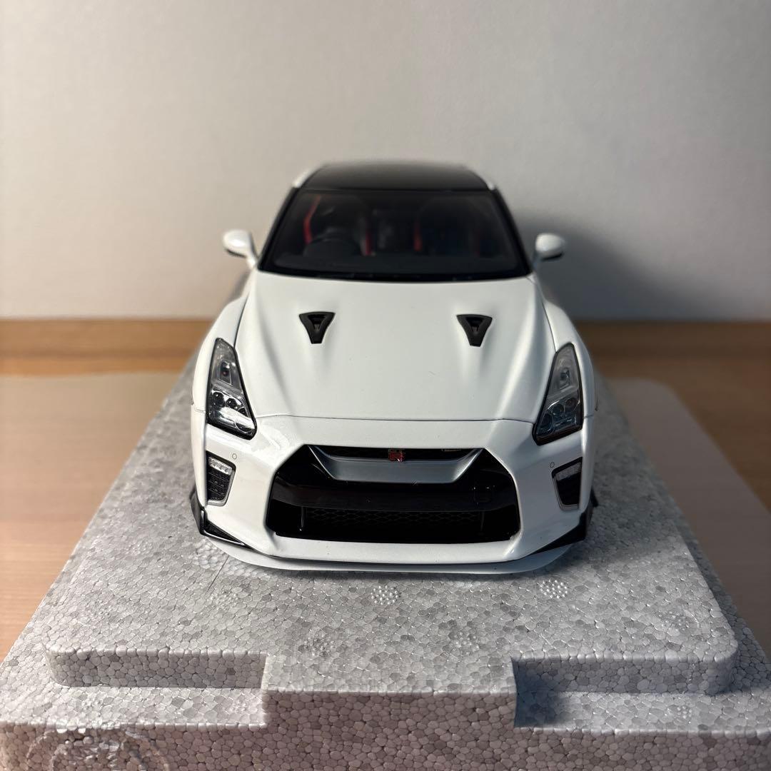 モーターヘリックス　日産 GT-R R35 T-Spec 1/18 ホワイト