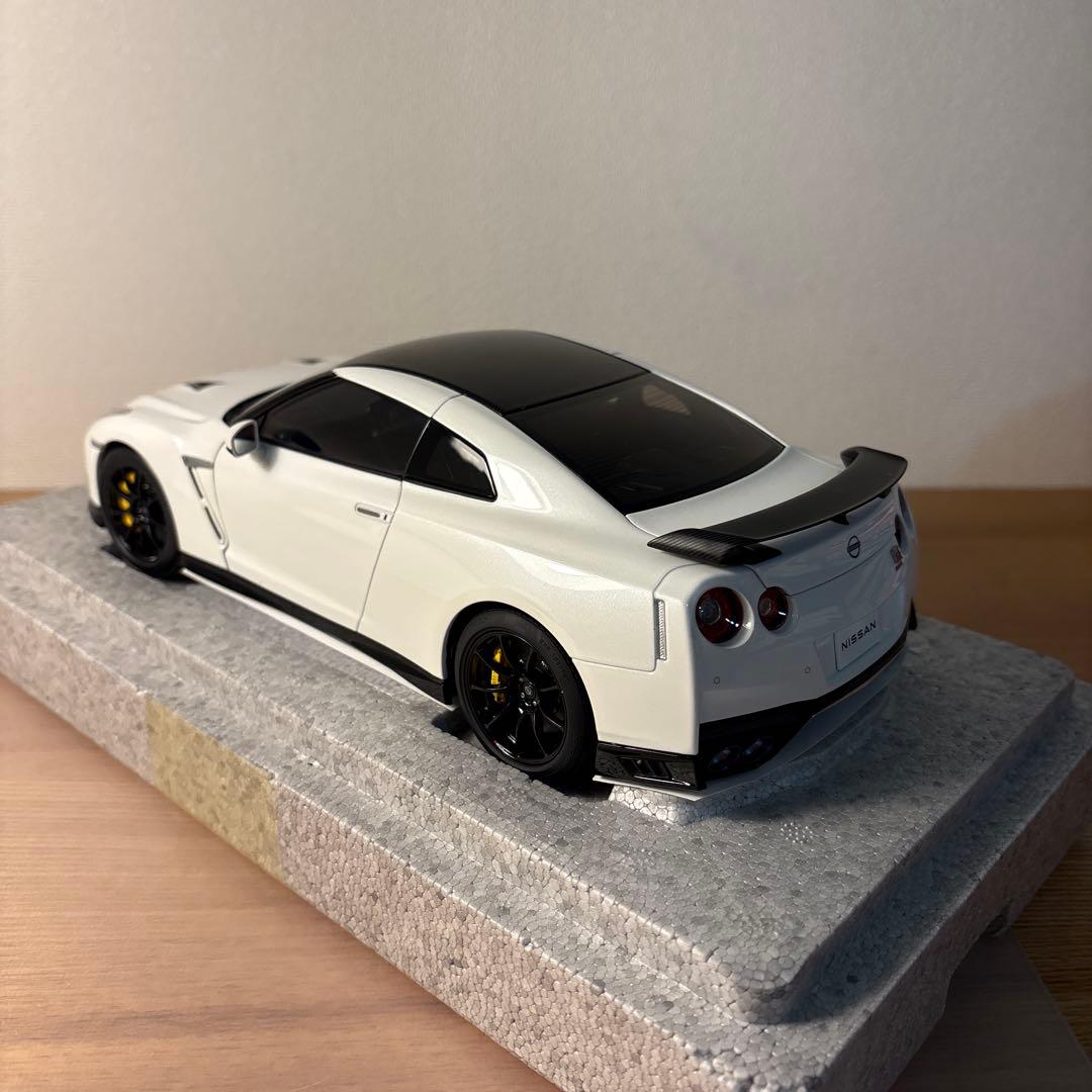 モーターヘリックス　日産 GT-R R35 T-Spec 1/18 ホワイト