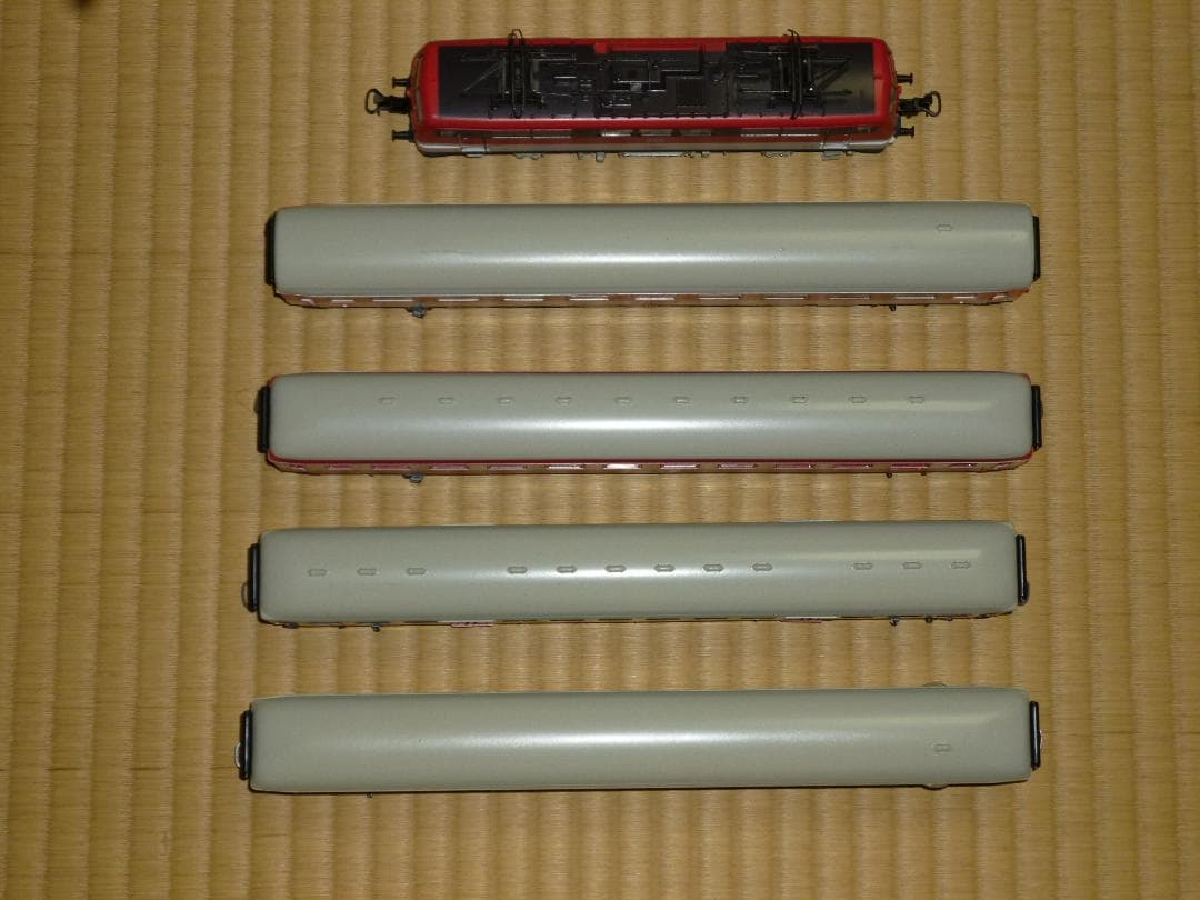 メルクリンHOゲージのアナログ電気機関車と客車4両のセット