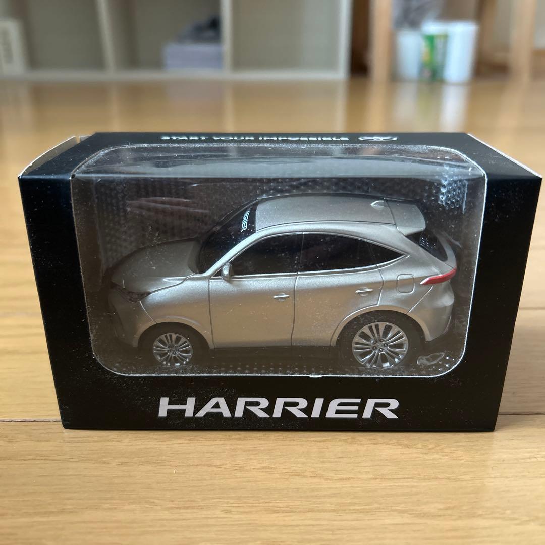 希少美品】ハリアー80 ミニカー スティールブロンドメタリック