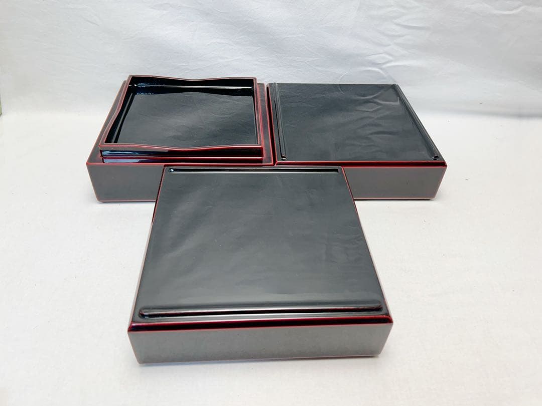 ほぼ未使用 懐石道具 木製溜塗 三段重 内朱 元箱 136th KOGIRE-