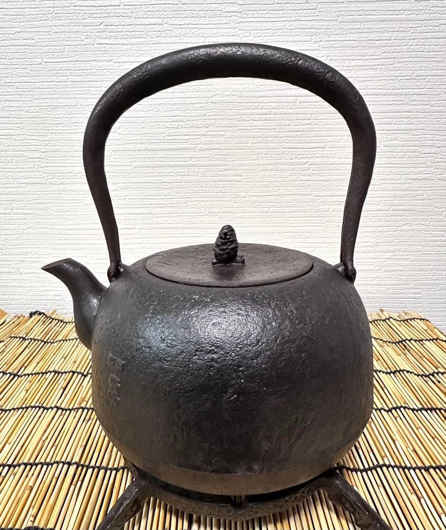 美品 南部成龍堂鋳造所 斎峰 及川 光正造 15型 双馬文様 南部鉄瓶