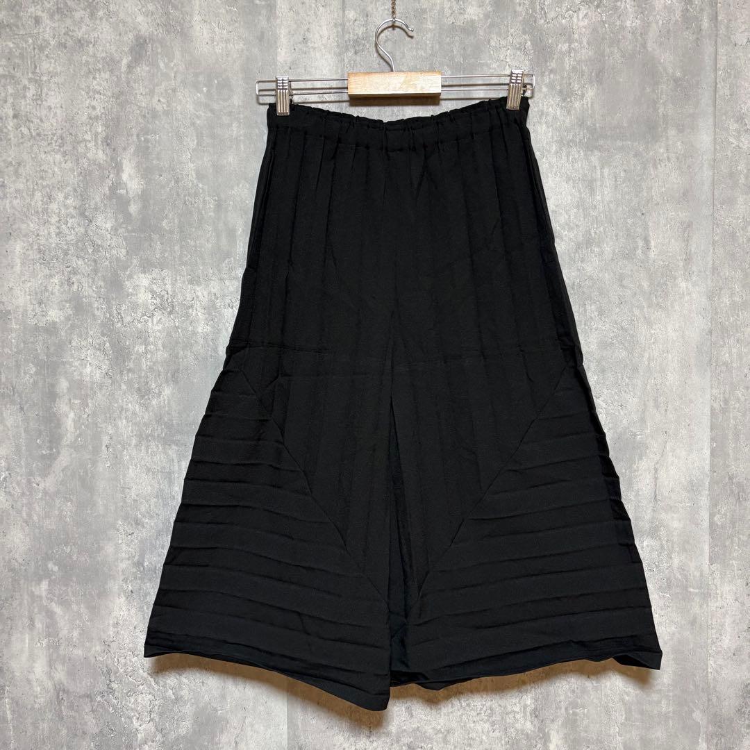 ISSEY MIYAKE me イッセイミヤケ　ランダムプリーツパンツ