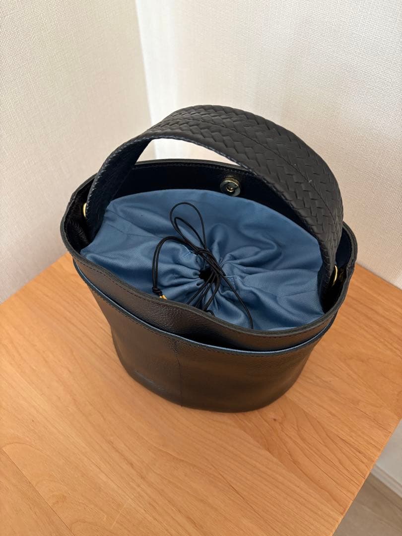 OURこだわりレザーのポットバッグ ブラック