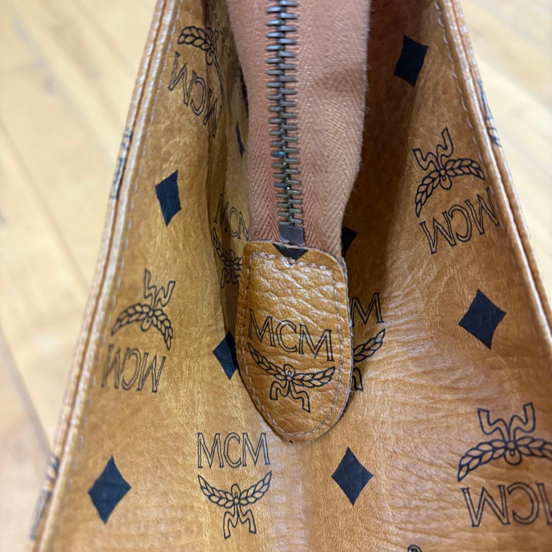 ☆MCM☆ショョダーバッグ　大きめ　幅38cm 7333H