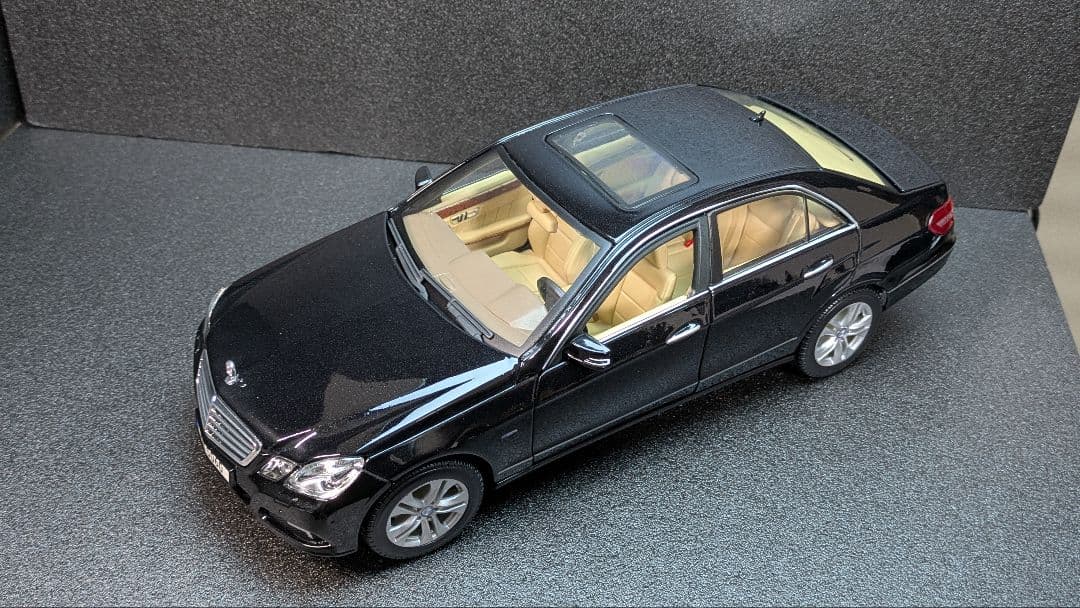 マイスト　maisto　1/18　メルセデスベンツ　Eクラス E-klass