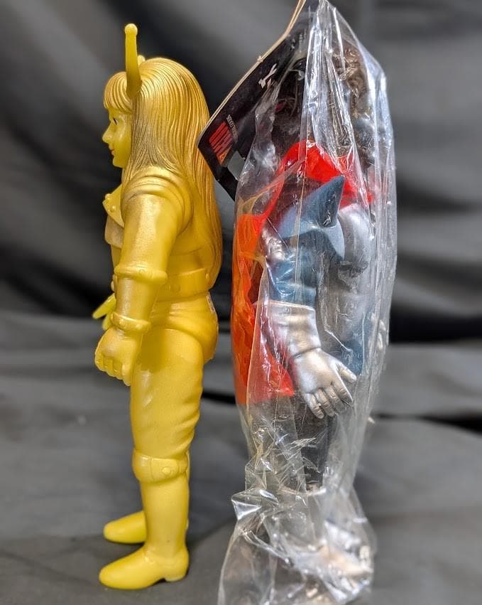 蓄光マグマ大使＆宇宙の帝王ゴア未開封（ブルマァク復刻）ソフビ