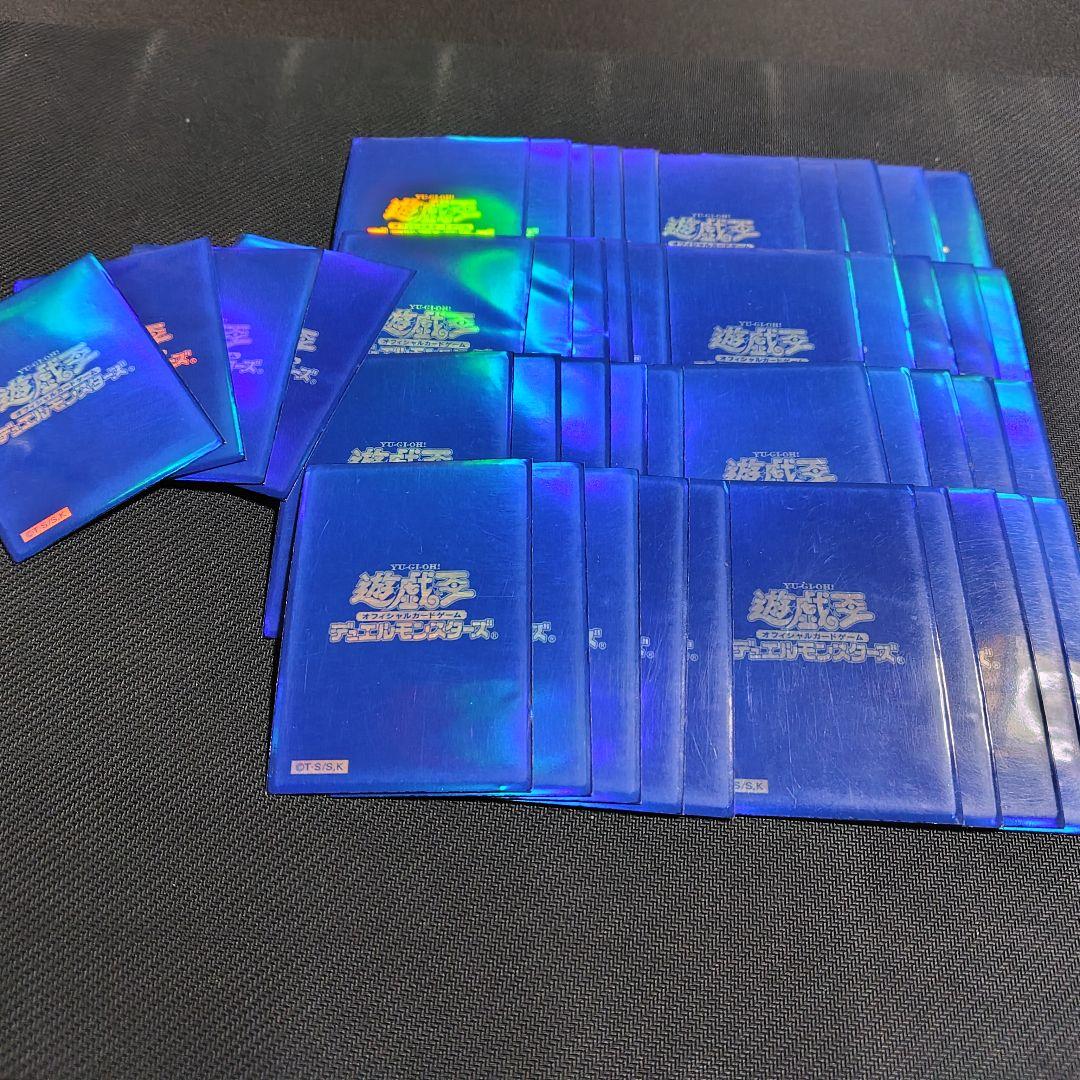 特価】遊戯王 初期ロゴ 絶版青スリーブ メタリックブルー 44枚 - メルカリ
