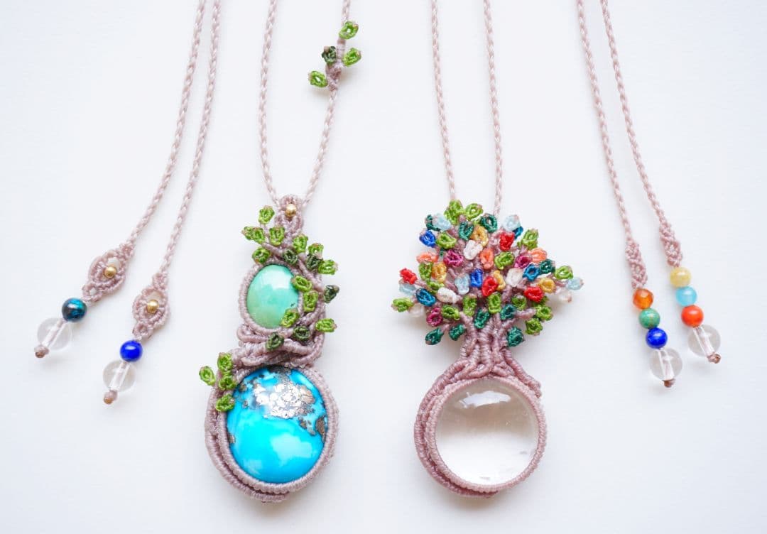 《何色にもなれるよ！》インドヒマラヤ産クリスタル　マクラメ　ネックレス