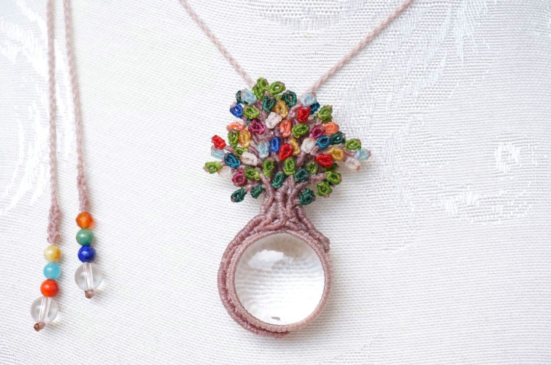 《何色にもなれるよ！》インドヒマラヤ産クリスタル　マクラメ　ネックレス