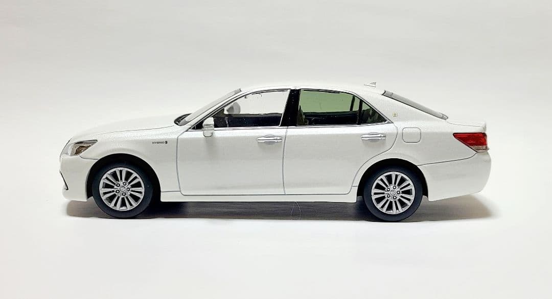 トヨタ 210系クラウンロイヤルサルーンG前期 カラーサンプル