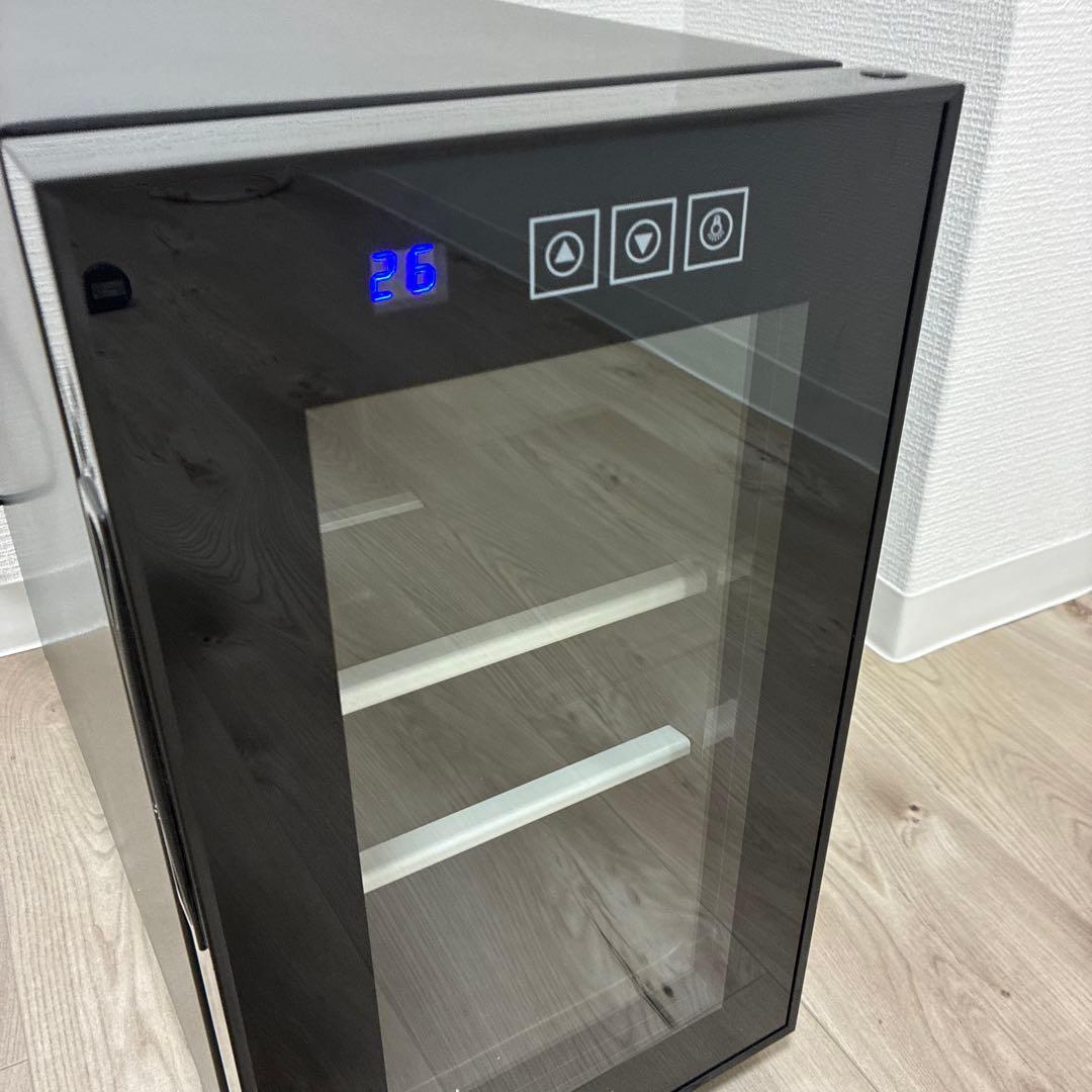 Shelddi ブラック 家庭用小型冷蔵庫 ガラスドア 3段　23L