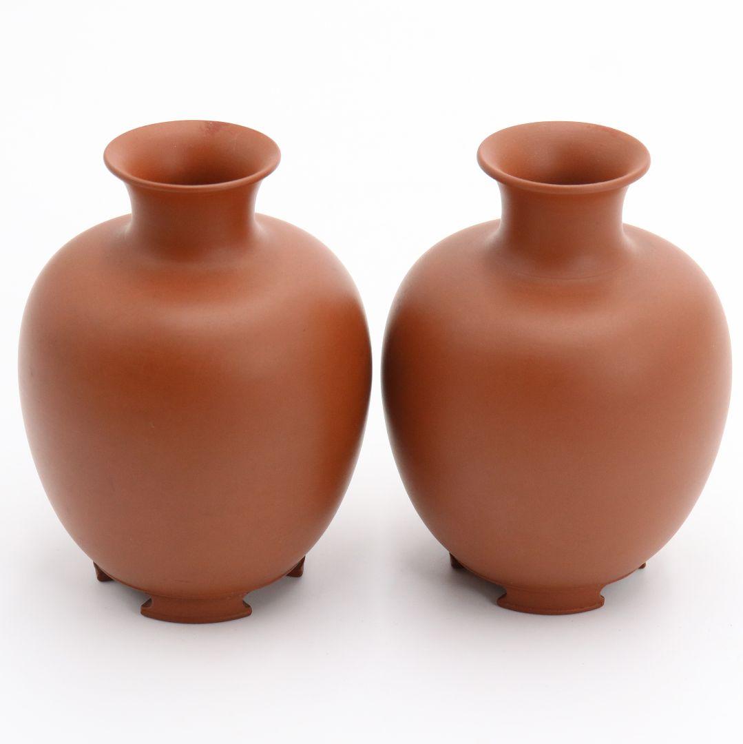 初代 山田常山作 常滑朱泥酒壷 一対 酒器 三代常山識箱 共箱共布　OE468