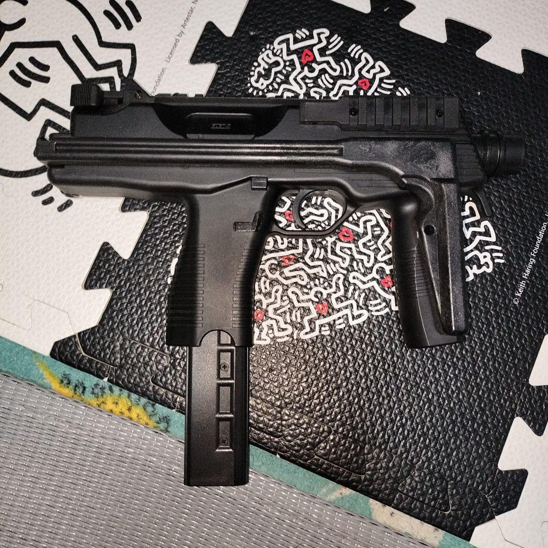 ブラック サブマシンガン ストック付き