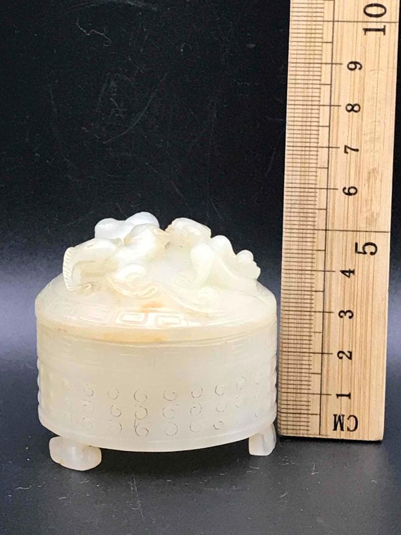 清時代 和田玉 神獣双龍鈕鼓釘浮彫三足香炉 香合