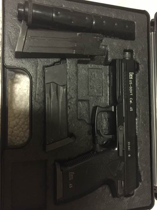 東京マルイ SOCOM Mk23とコルトパイソン.357マグナム