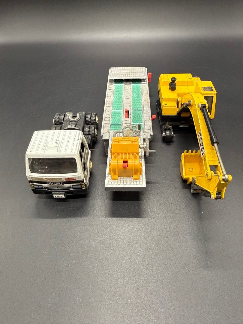 超超レア　米沢玩具　DYAPET いすゞトレーラートラック　コベルコ油圧ショベル