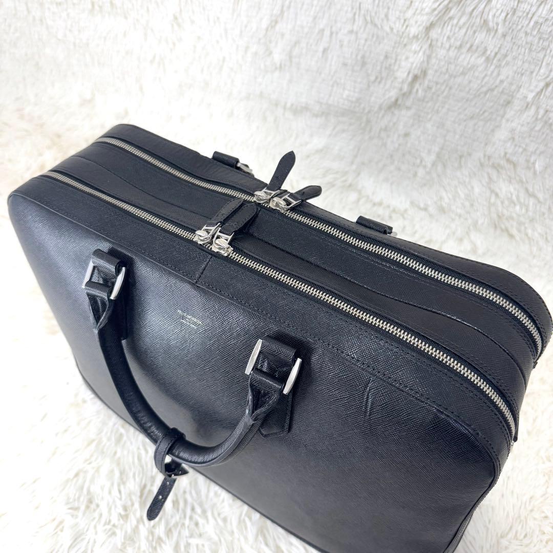 美品 ペッレモルビダ 2室 ブリーフケース ビジネス キャピターノ レザー 黒