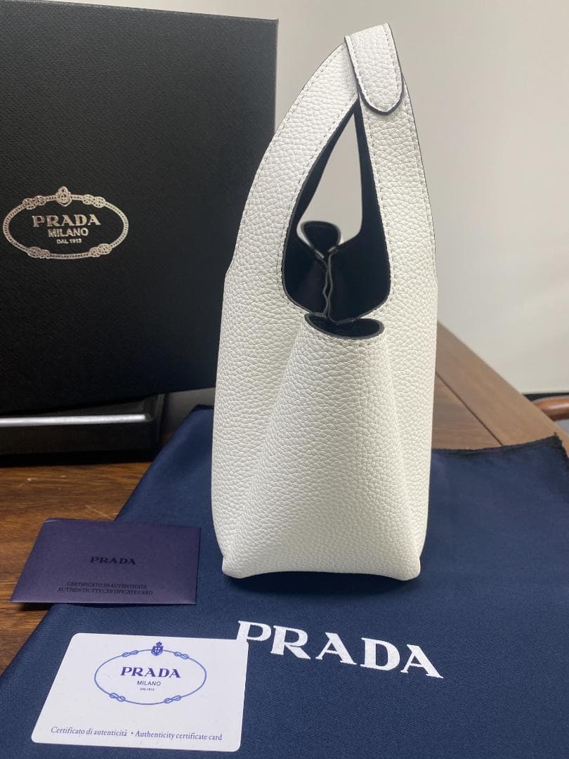 早い者勝ち！ホワイト 白い革 ハンドバッグ