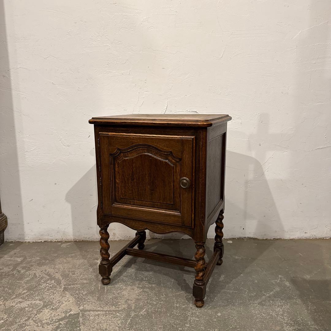 ヴィンテージ 木製サイドテーブル 扉収納付き - メルカリ