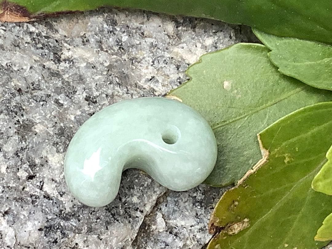 ✳神様からの授かり*糸魚川翡翠勾玉 極上高品質端材使用 縁起