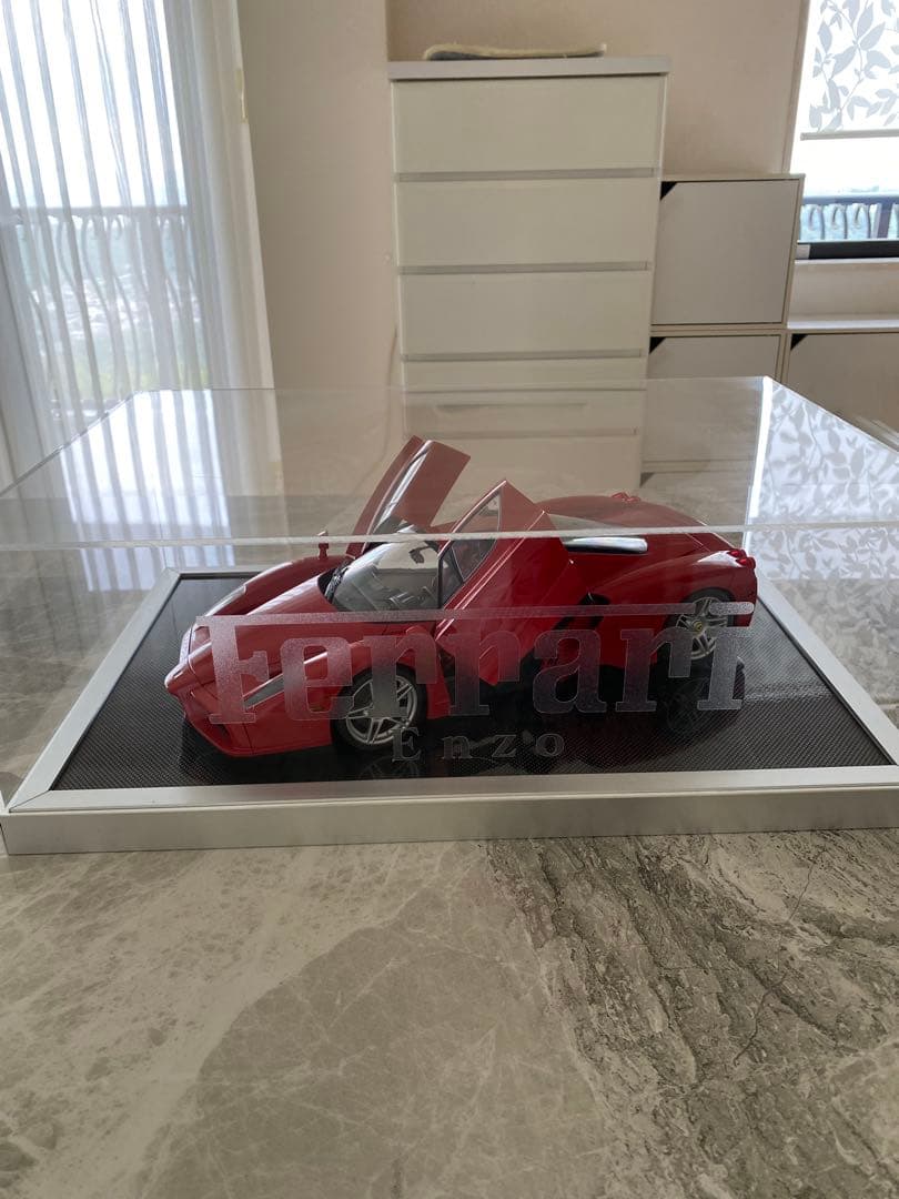 アクリルケース付きFerrari Enzo ミニカー 赤