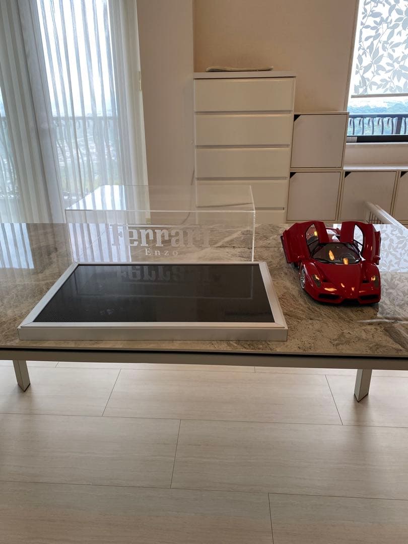 アクリルケース付きFerrari Enzo ミニカー 赤