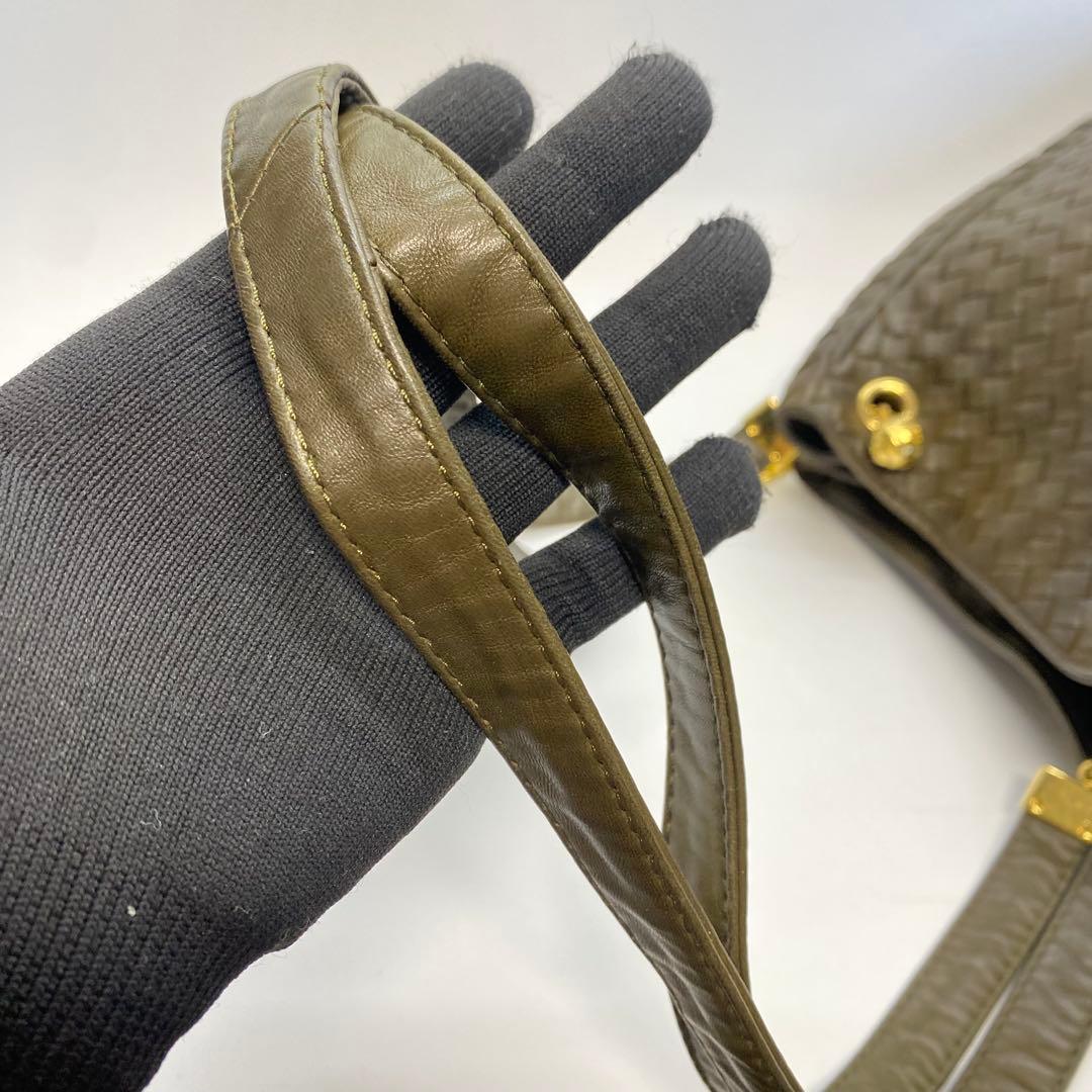 ボッテガヴェネタ カーキ ショルダーバッグ イントレチャート 巾着