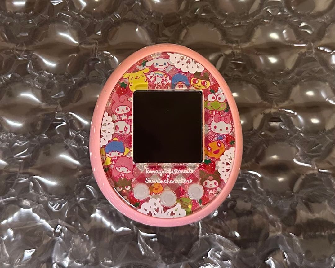 バンダイ　たまごっちみーつ サンリオ ピンク＆ネックストラップ2点セット