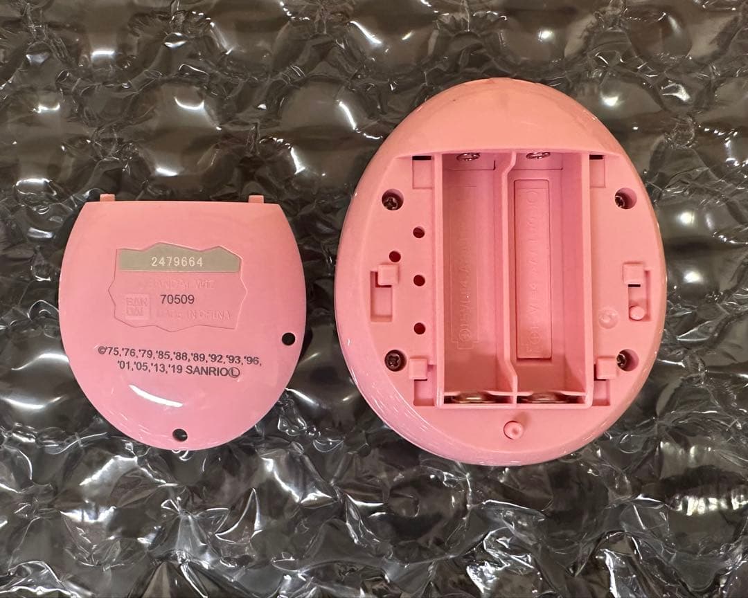 バンダイ　たまごっちみーつ サンリオ ピンク＆ネックストラップ2点セット