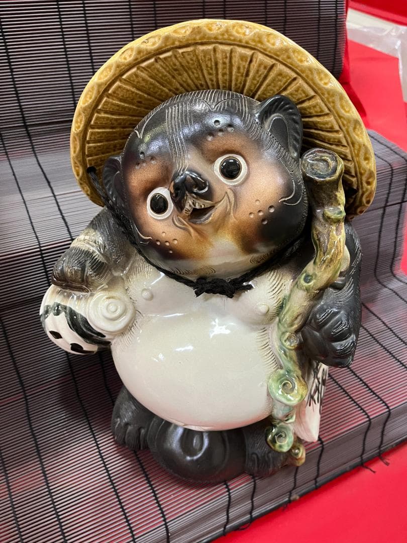 信楽焼のタヌキの置物分福茶釜たぬき狸