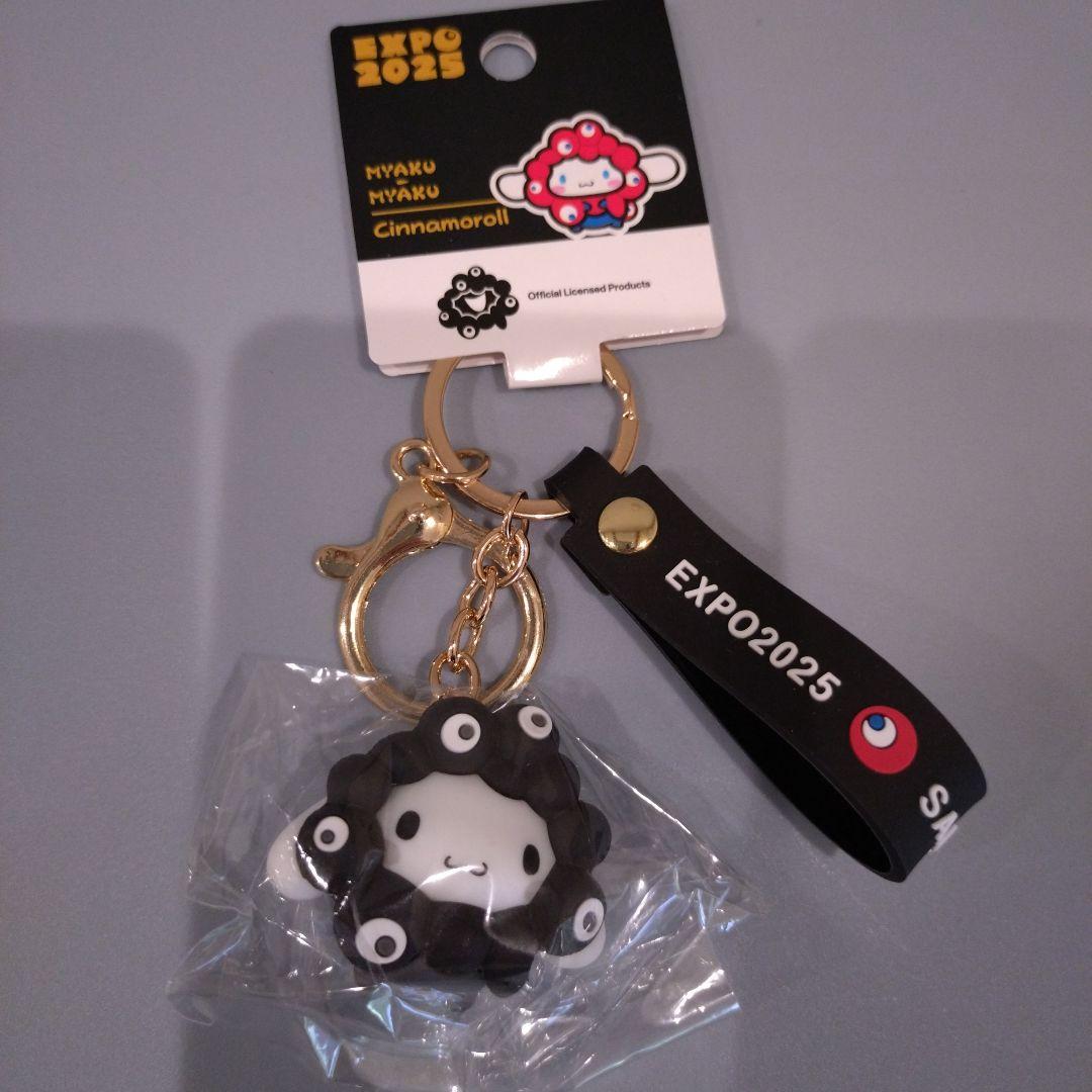 ポムポムプリン　シナモロール　 EXPO2025 黒アクリルキーホルダー