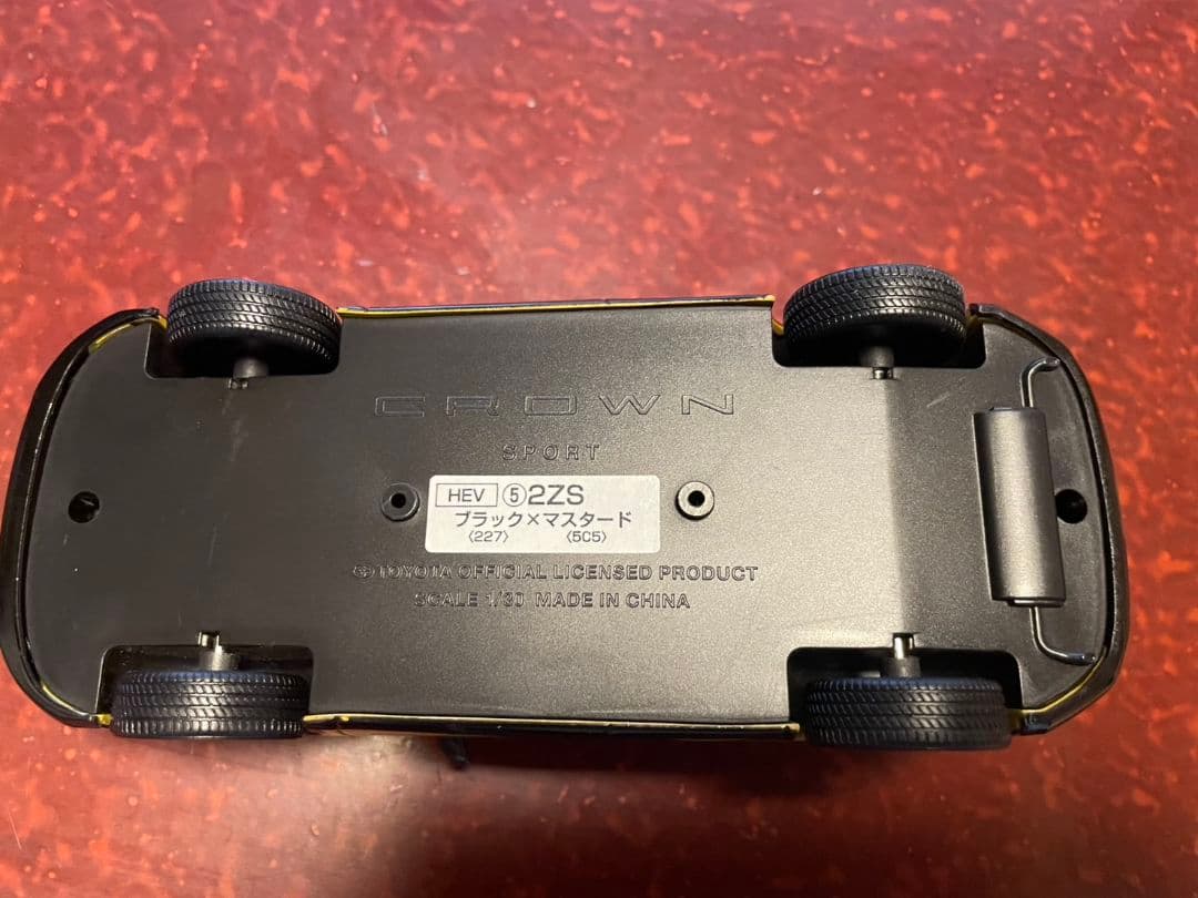 クラウンスポーツ色見本1/30ミニカー