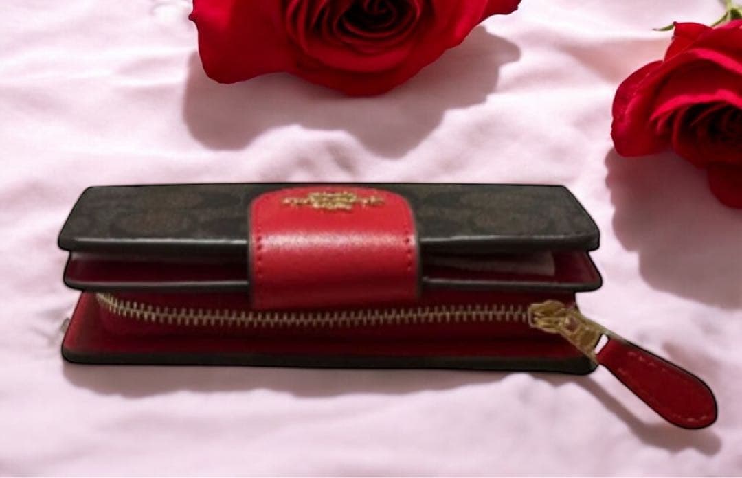 【新品】COACH ⭐️二つ折り財布新品