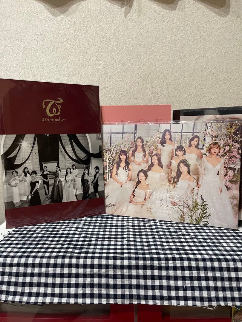 美品】TWICE グッズ(サイン入り団扇.写真集.フォトブック.DVD.特典)