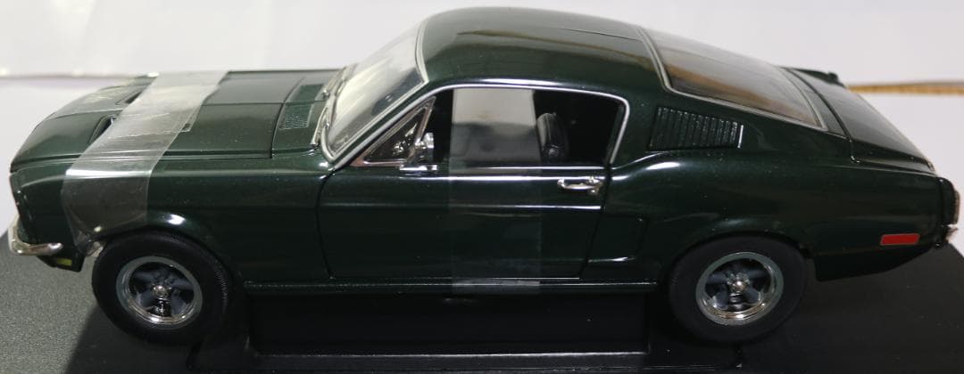 希少AMERICAN MUSCLE　映画ブリット劇中車　ムスタングＧＴ　１／１８