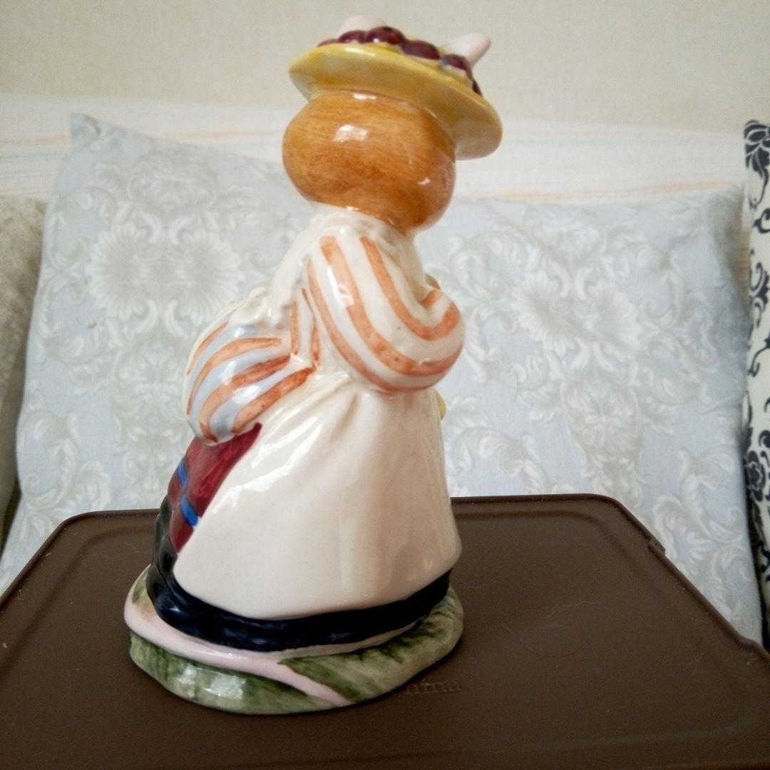   ロイヤルドルトン　LADY  WOODMOUSE