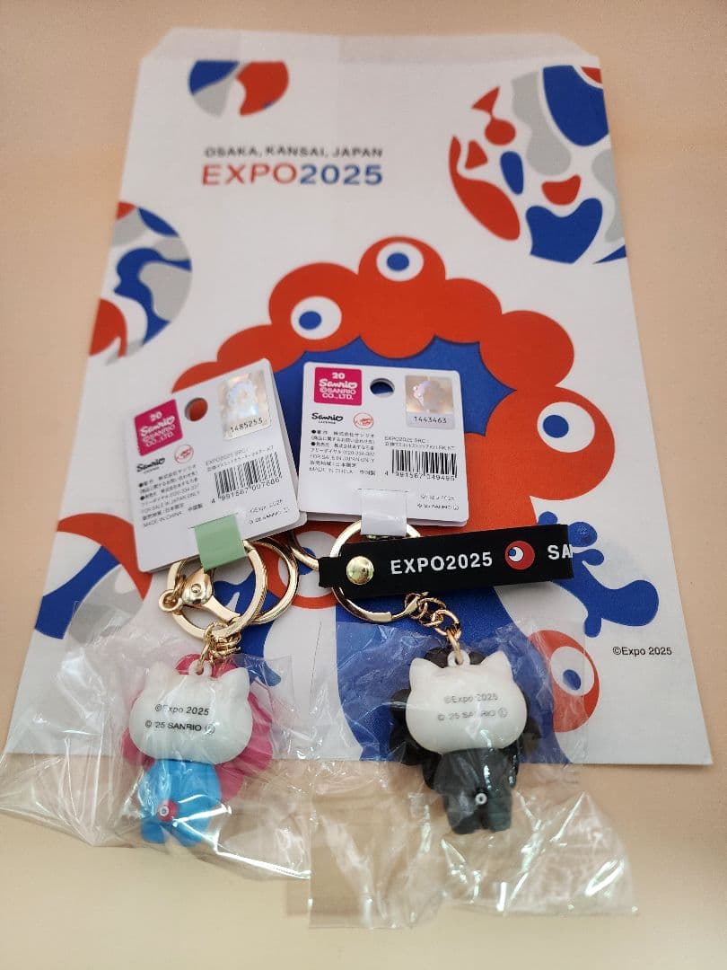 ミャクミャクキティ黒ミャクミャクキティ キーホルダー 希少！1セット限り