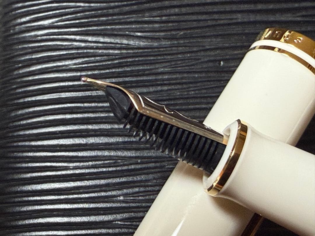 未使用 万年筆 ペリカン M600 ピンク F 未使用万年筆ペリカン M600 ピンクF